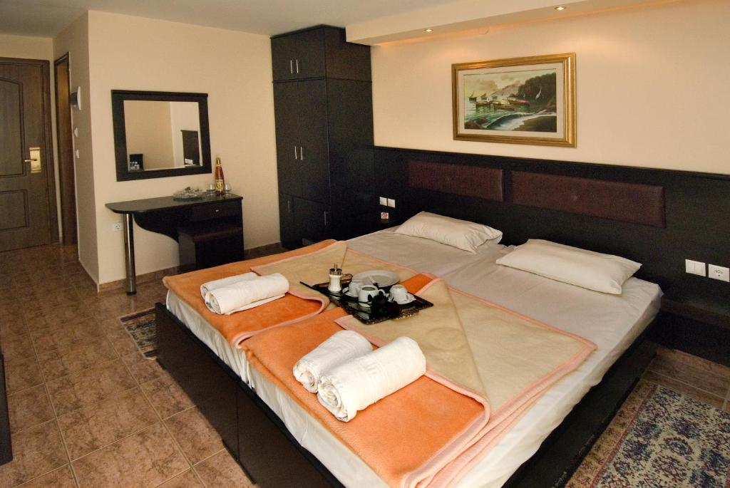 Hotel Dias Olympiakí Aktí Buitenkant foto
