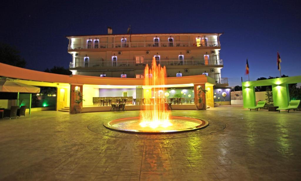 Hotel Dias Olympiakí Aktí Buitenkant foto